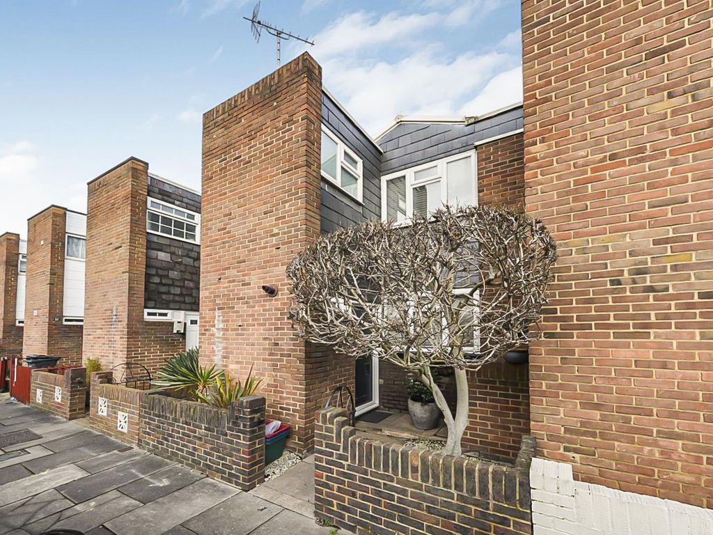 3 bed terraced house for sale in Burford Road, Brentford TW8, £550,000