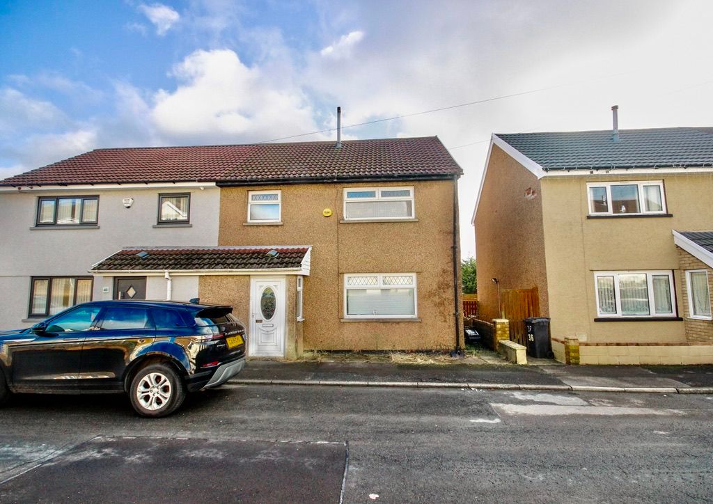 3 bed semidetached house for sale in Twynygarreg, Treharris CF46, £