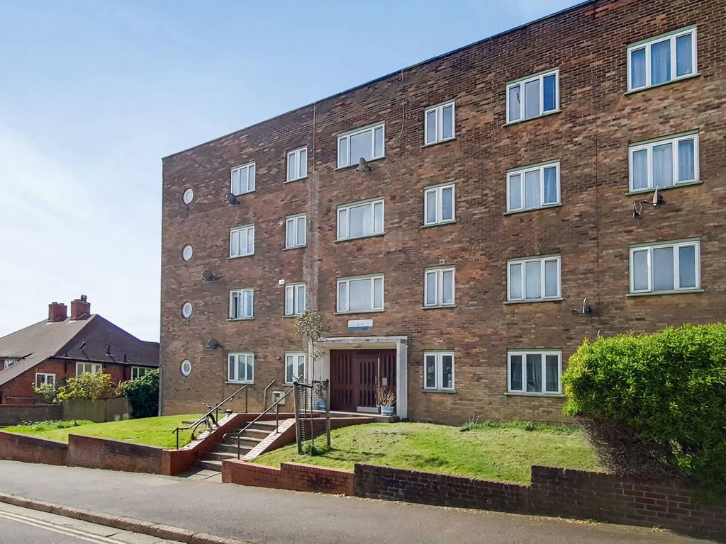 3 bed flat to rent in Denmark Hill Estate, Denmark Hill, London SE5