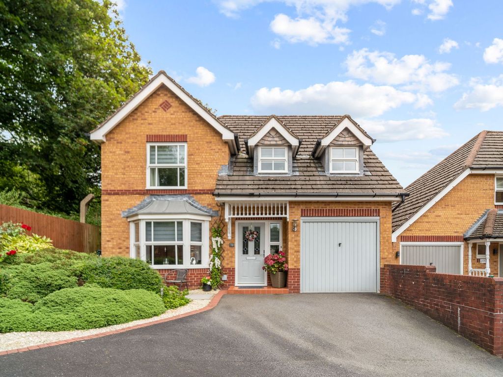 4 bed detached house for sale in Cedar Wood Drive, Rogerstone NP10, £
