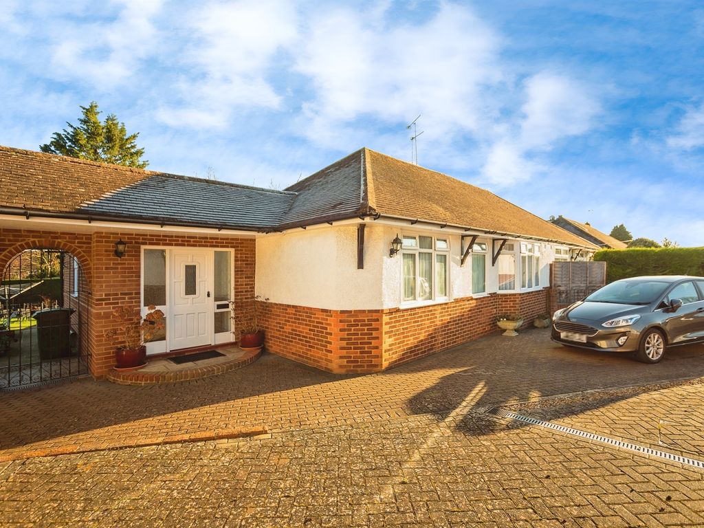 2 bed semidetached bungalow for sale in Greenways, Weavering