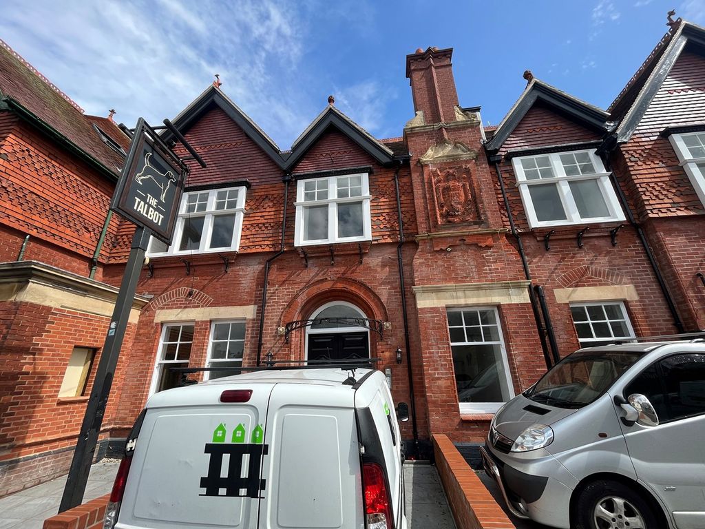 3 bed to rent in Wimborne Road, Bournemouth BH9, £1,750 pcm