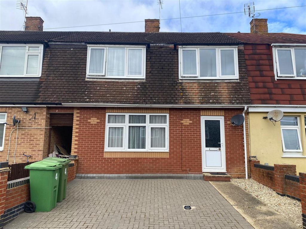 3 bed terraced house for sale in Lancaster Road, Tewkesbury