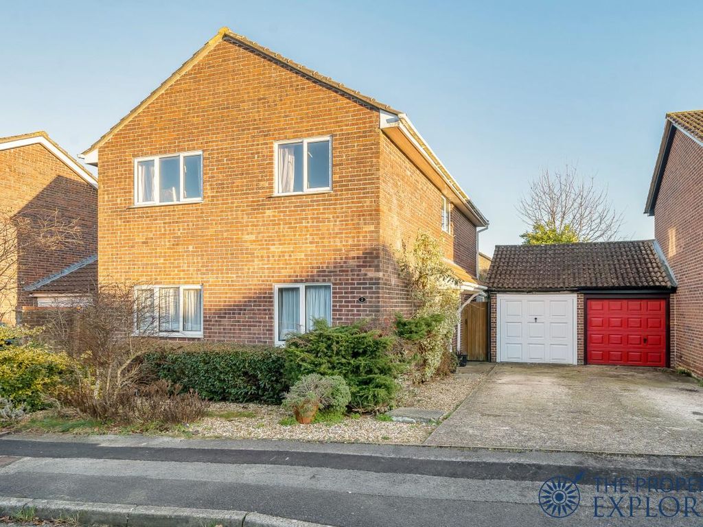 4 bed detached house for sale in Augustus Drive, Basingstoke RG23, £
