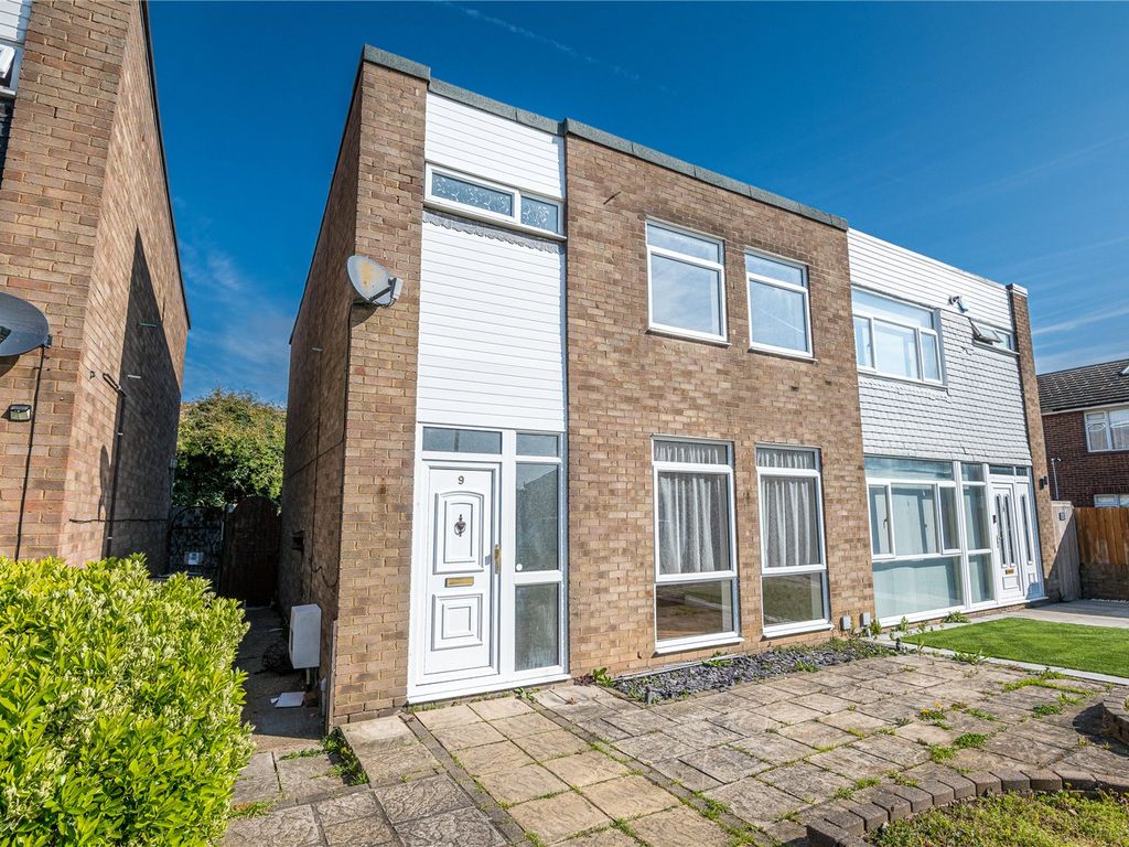 3 bed semidetached house for sale in Townfield Walk, Great Wakering