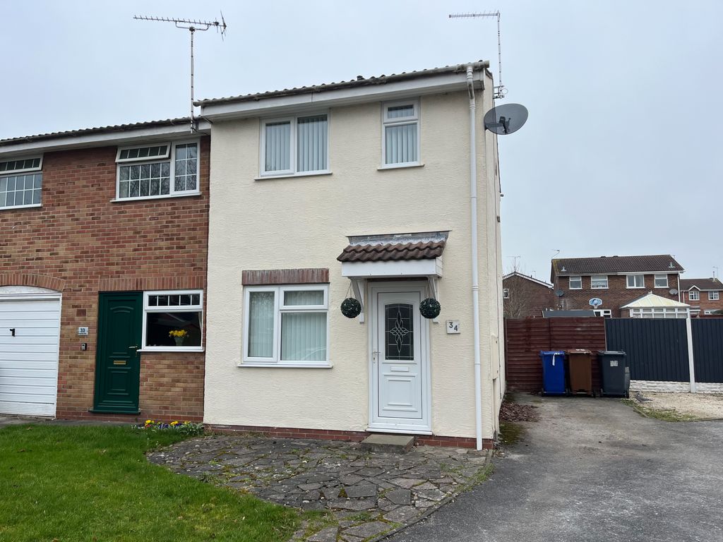 2 bed town house for sale in Caernarvon Close, Stretton, BurtonOnTrent DE13 Zoopla