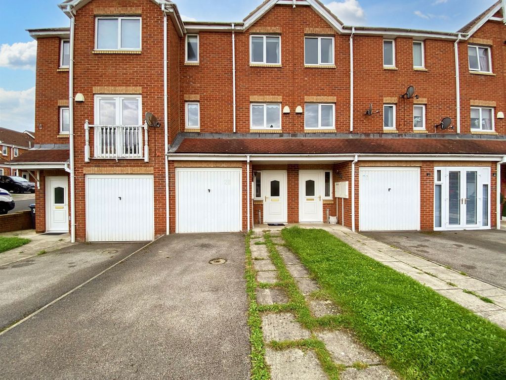 3 bed town house for sale in The Chequers, Consett DH8, £115,000 Zoopla