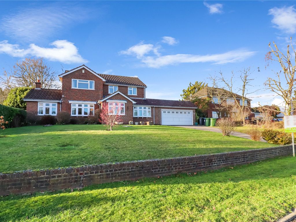 4 bed detached house for sale in Silverthorn Drive, Hemel Hempstead HP3