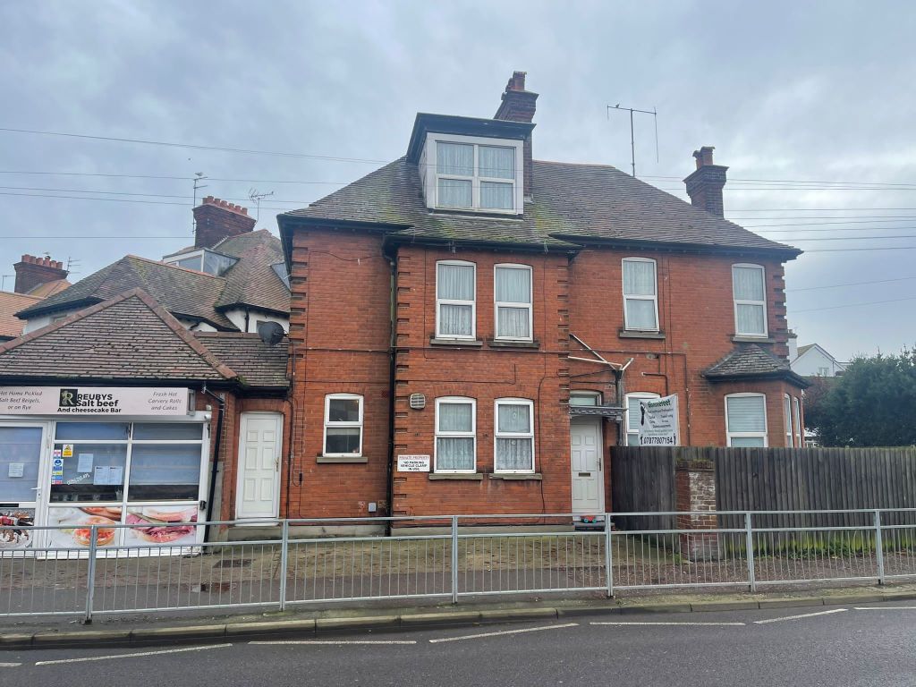 Studio to rent in West Avenue, ClactonOnSea CO15, £450 pcm Zoopla