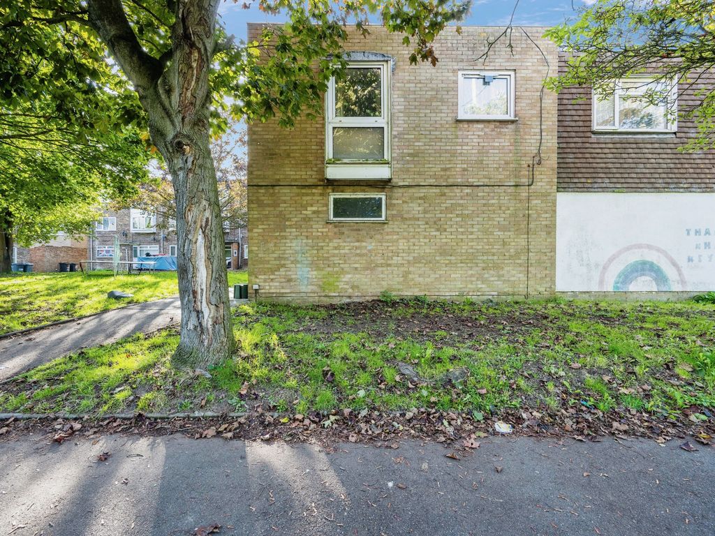 2 bed property for sale in Copenhagen Close, Luton, Bedfordshire LU3, £