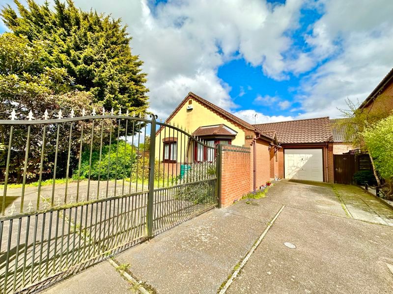 2 bed detached bungalow for sale in Market Manor, Acle, Norwich NR13