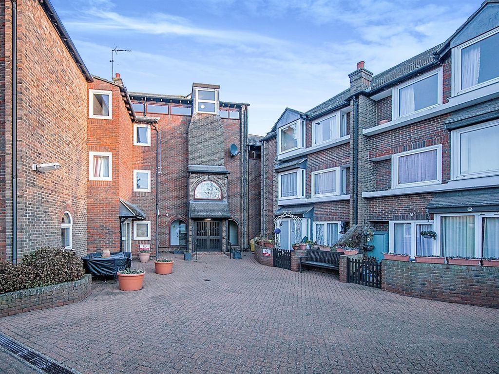 1 bed flat for sale in Spring Way, Sible Hedingham, Halstead CO9 Zoopla