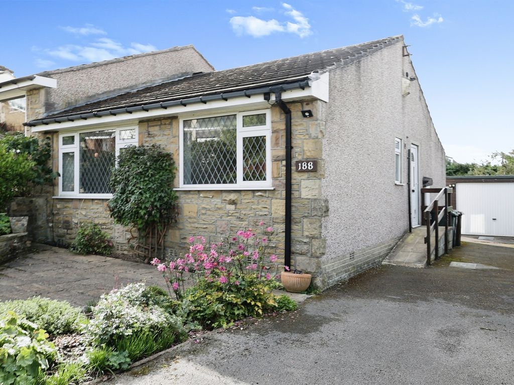 2 bed semidetached bungalow for sale in Thwaites Brow Road, Keighley