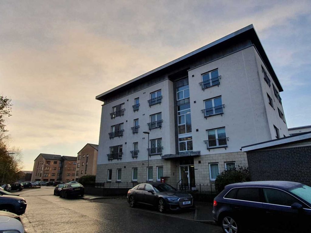 2 bed flat to rent in St. Andrews Close, Glasgow G41, £925 pcm Zoopla