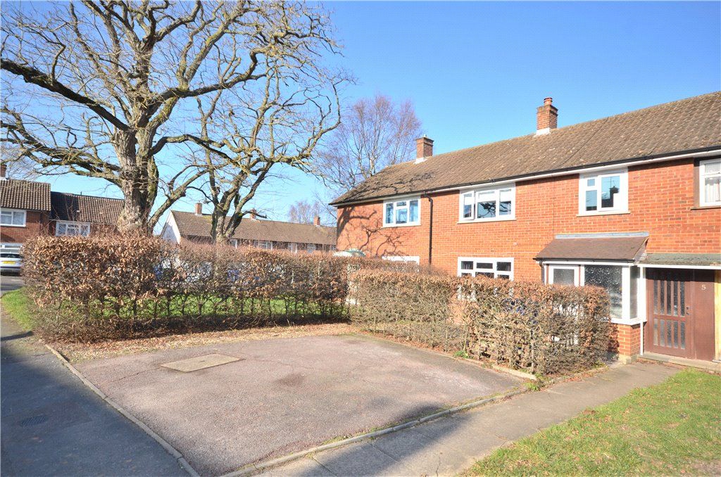 3 bed terraced house for sale in Herbert Close, Bracknell, Berkshire