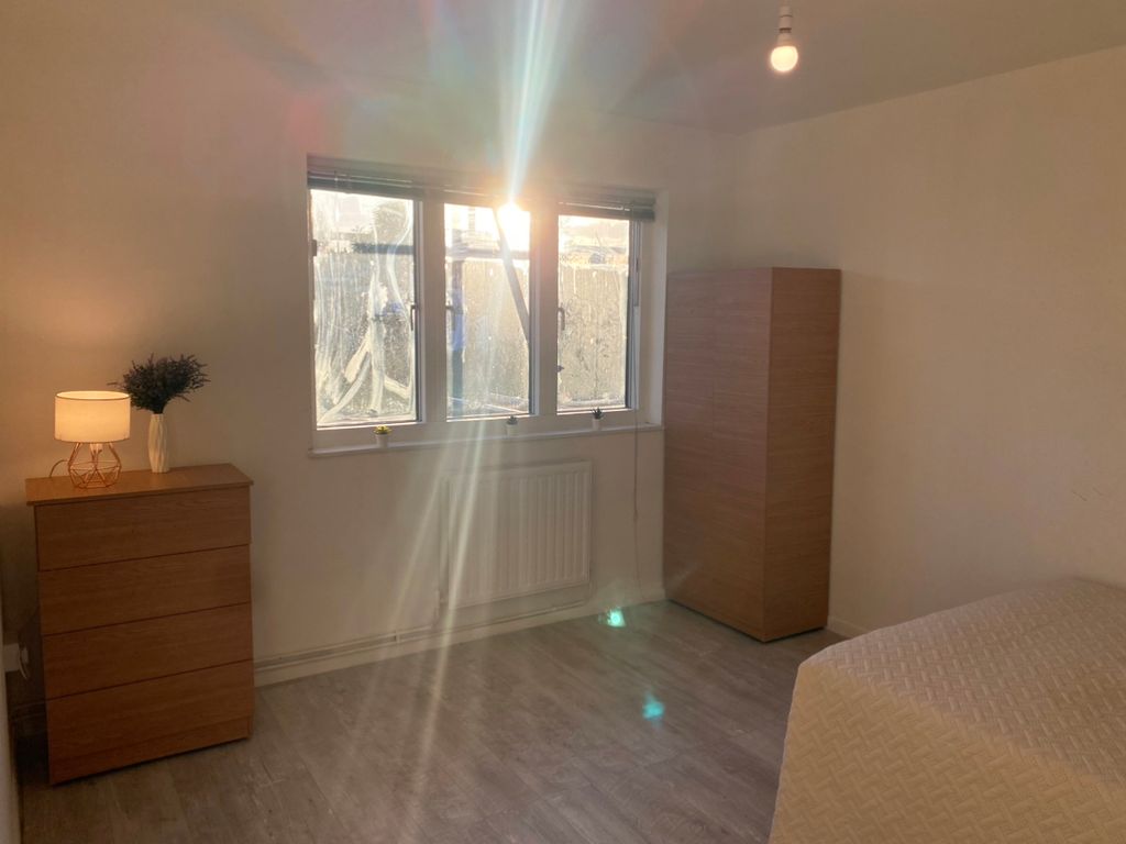 Room to rent in Longfield Estate, London SE1, £900 pcm Zoopla