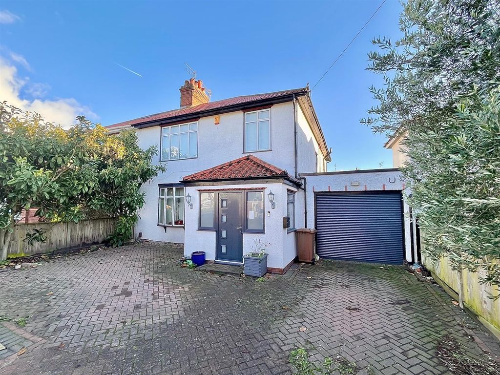 4 bed semidetached house for sale in Balmoral Avenue, Great Yarmouth