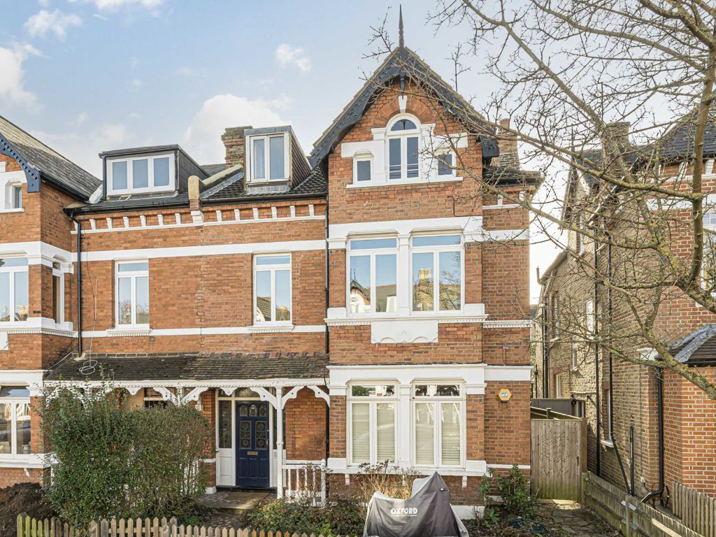 2 bed flat for sale in St. Stephens Gardens, Twickenham TW1, £795,000