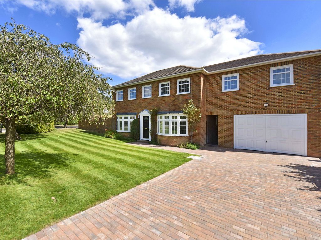 5 bed detached house to rent in Hawkhurst, Cobham, Surrey KT11 Zoopla
