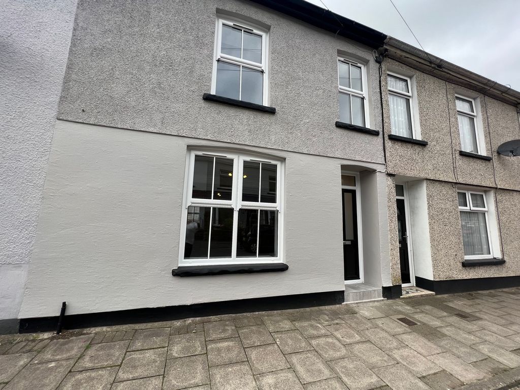 3 bed terraced house for sale in Oakfield Terrace Llwynypia , Tonypandy CF40, £155,000 Zoopla