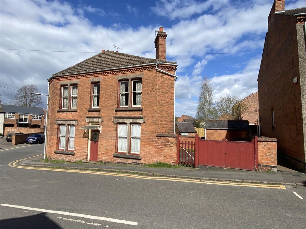 3 bed end terrace house for sale in Albion Road, Sileby, Loughborough