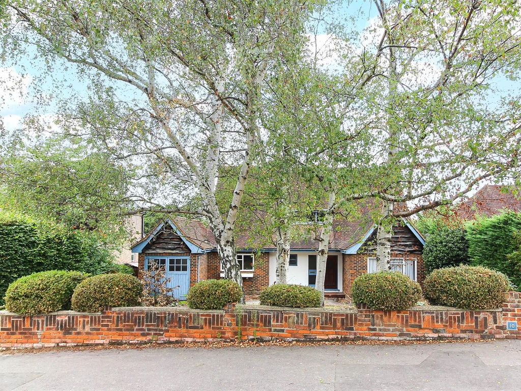 3 bed detached bungalow for sale in Spareleaze Hill, Loughton IG10 Zoopla