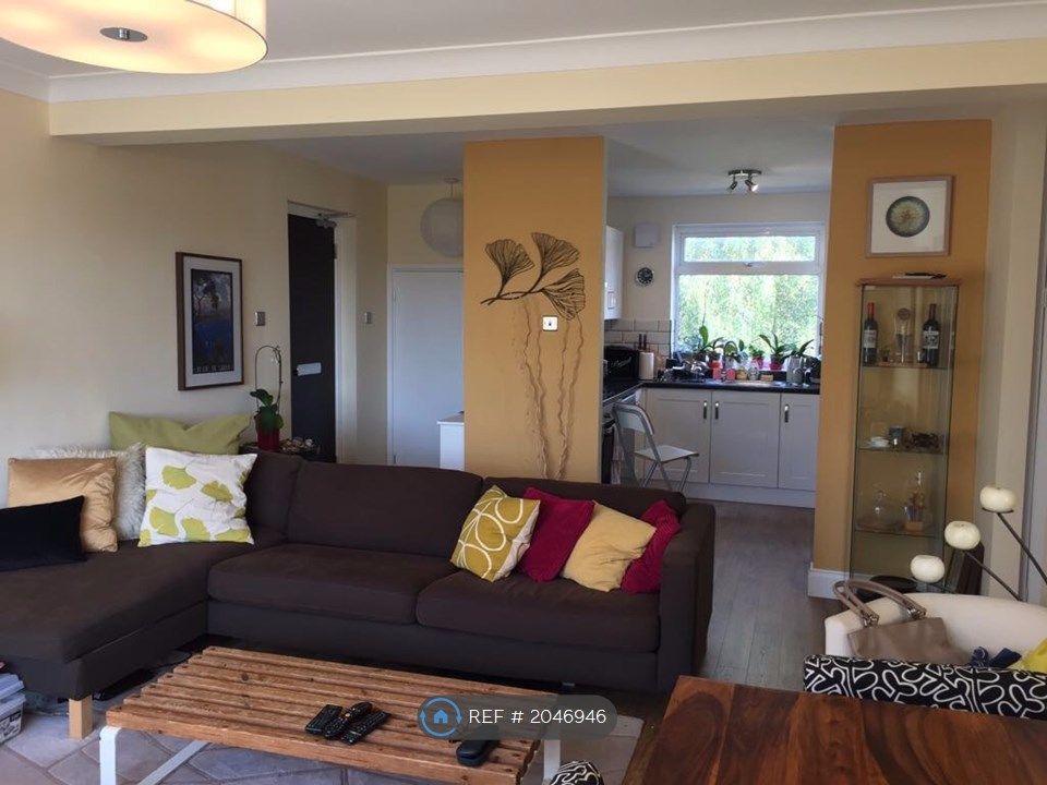 2 bed flat to rent in Tonbridge Road, Maidstone ME16, £1,200 pcm Zoopla