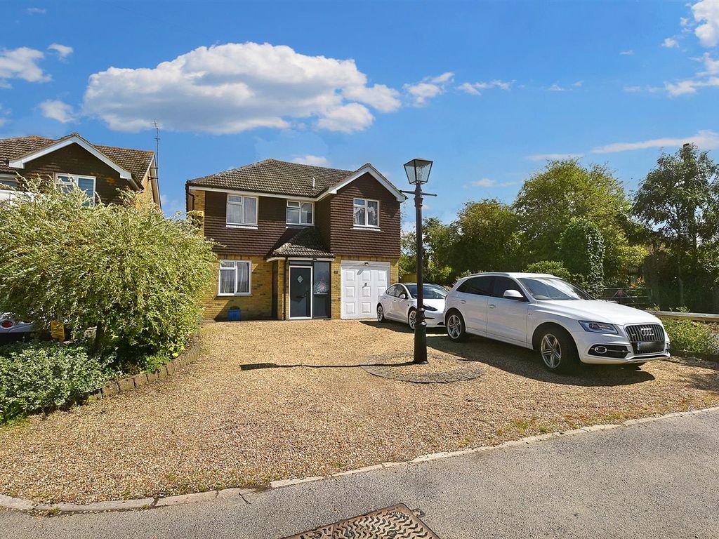 4 bed detached house for sale in Mackenders Lane, Eccles, Aylesford