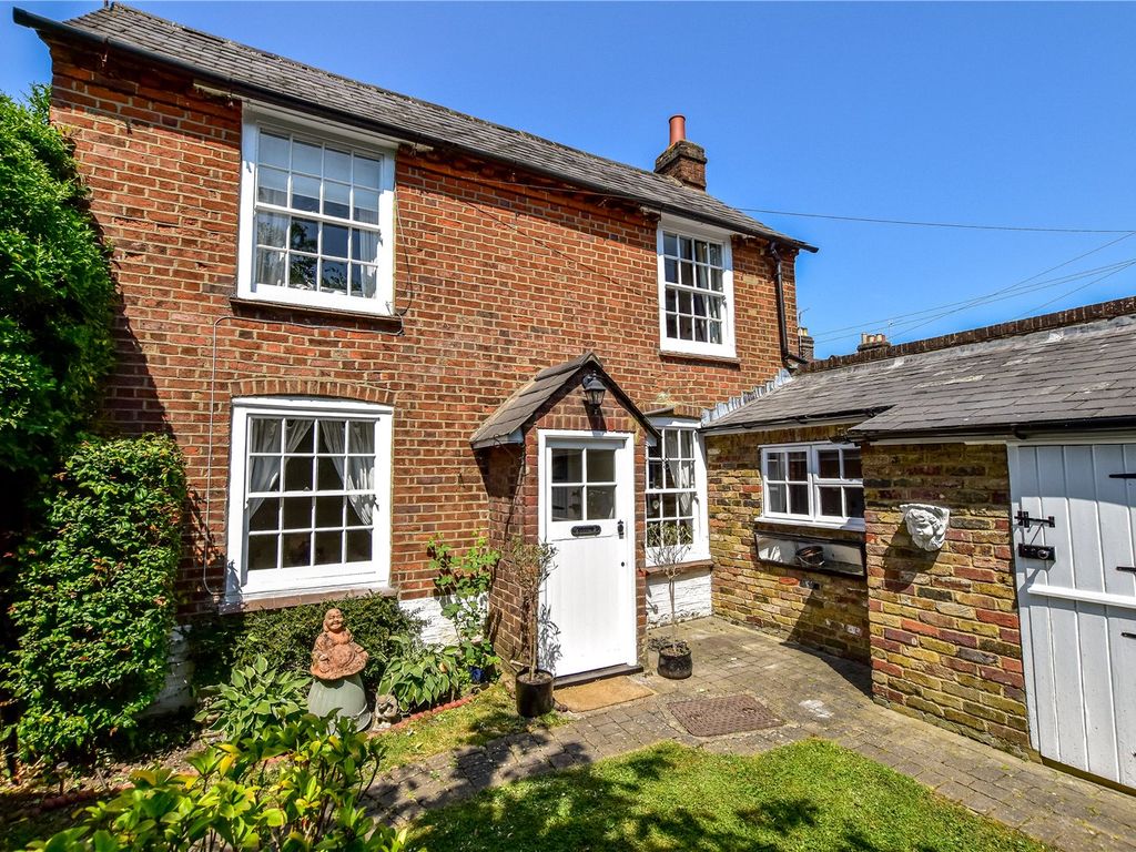 2 bed detached house to rent in Street, Chesham HP5, £1,575 pcm