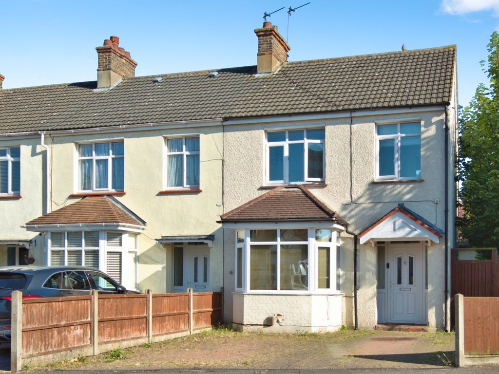 3 bed semidetached house for sale in Cumberland Avenue, SouthendOn