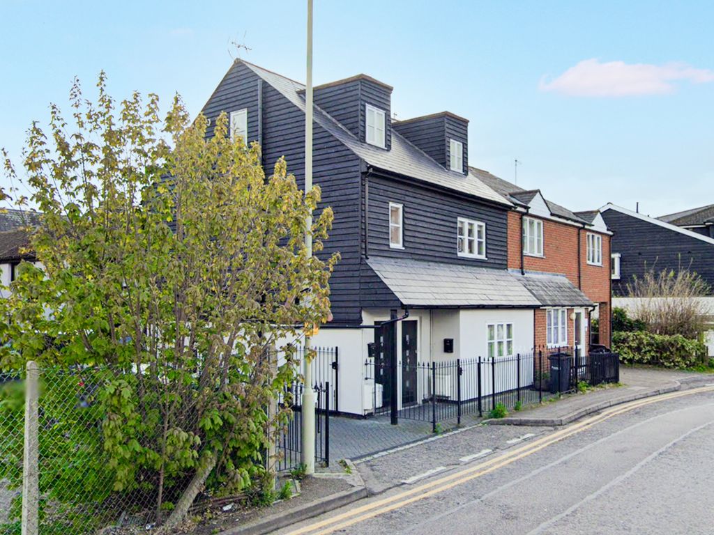 2 bed flat to rent in Taverners Way, Hoddesdon EN11 Zoopla