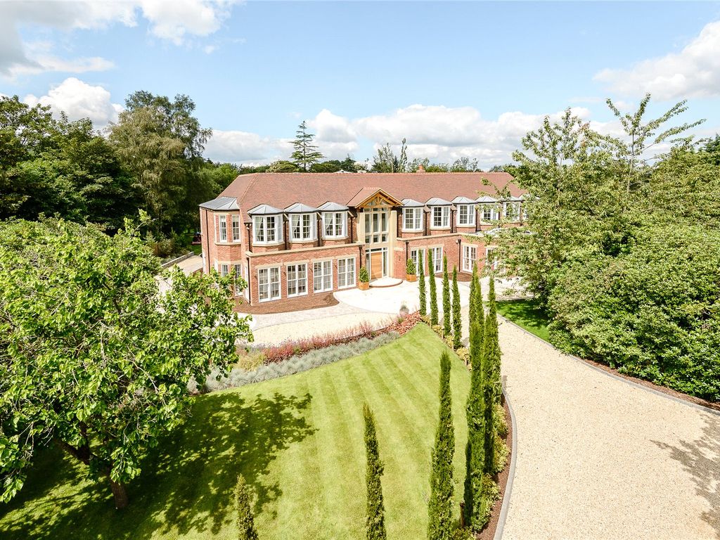 6 bed detached house for sale in Fulmer Common Road, Fulmer/Iver