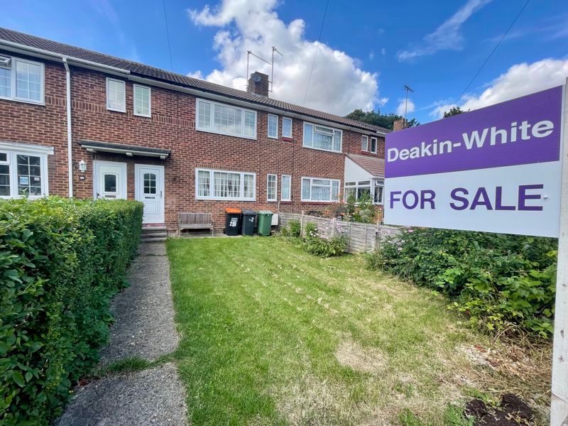 2 bed terraced house for sale in Bernard Close, Dunstable LU5, £305,000