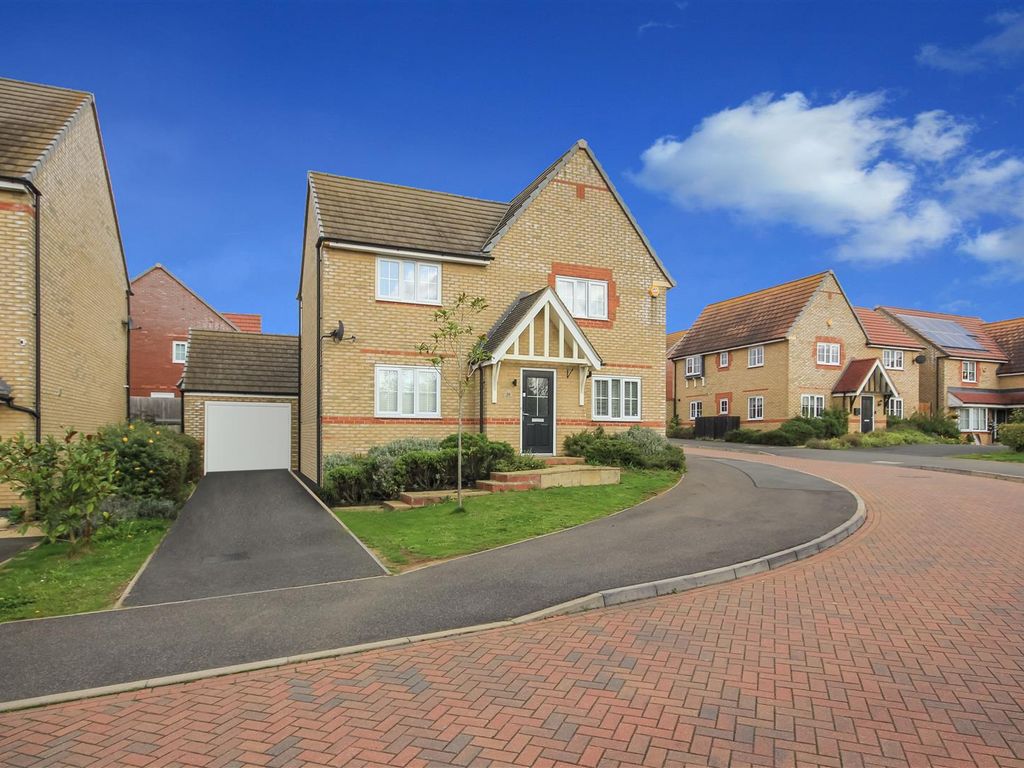 4 bed detached house for sale in Willmott Road, Rushden NN10, £355,000