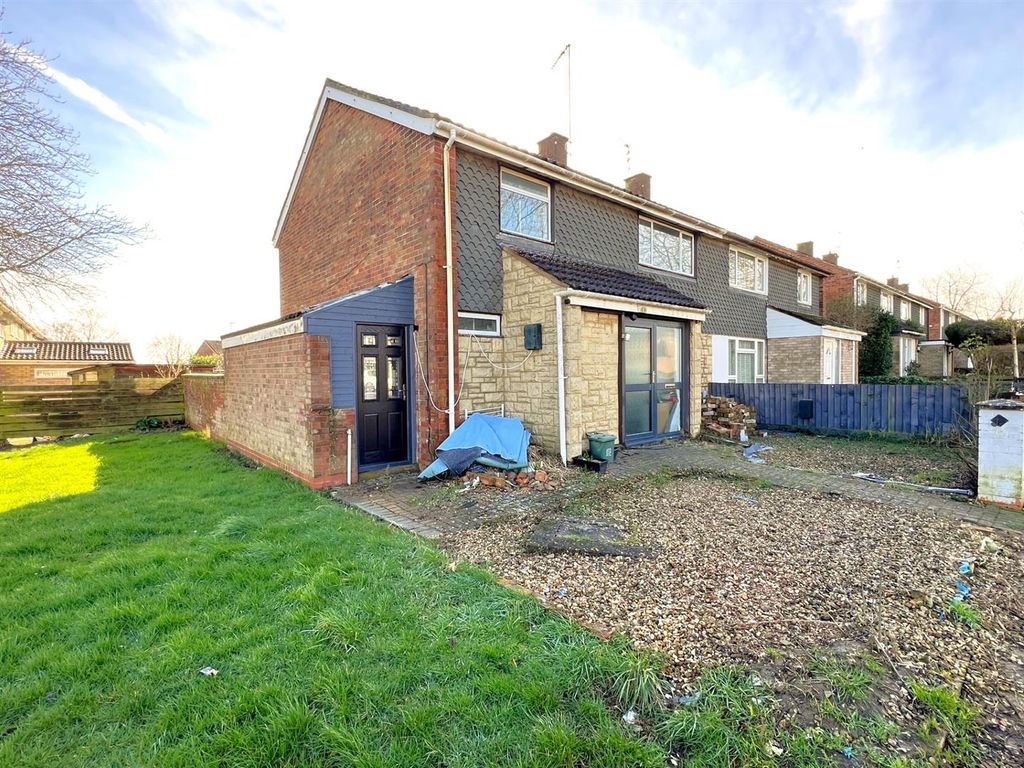 4 bed semidetached house for sale in Glastonbury Road, Corby NN18, £