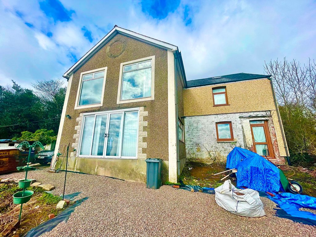 4 bed detached house for sale in Hill Cottages, Penyrheol, Pontypool