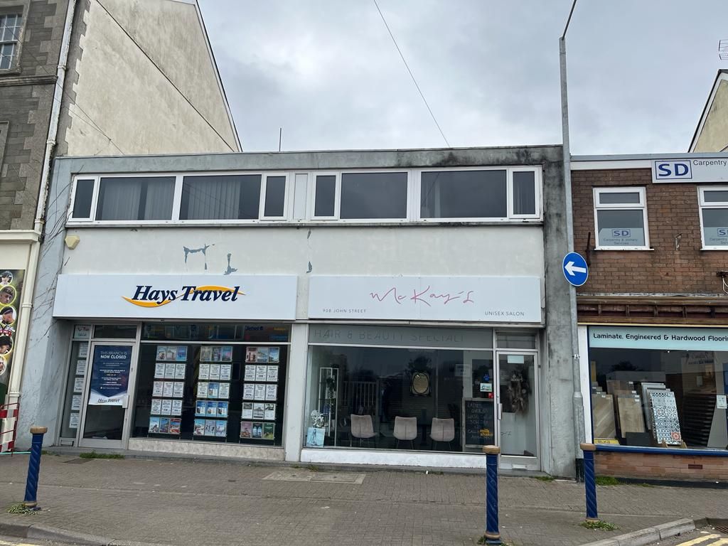 Retail premises to let in 90A John Street, Porthcawl, Bridgend County