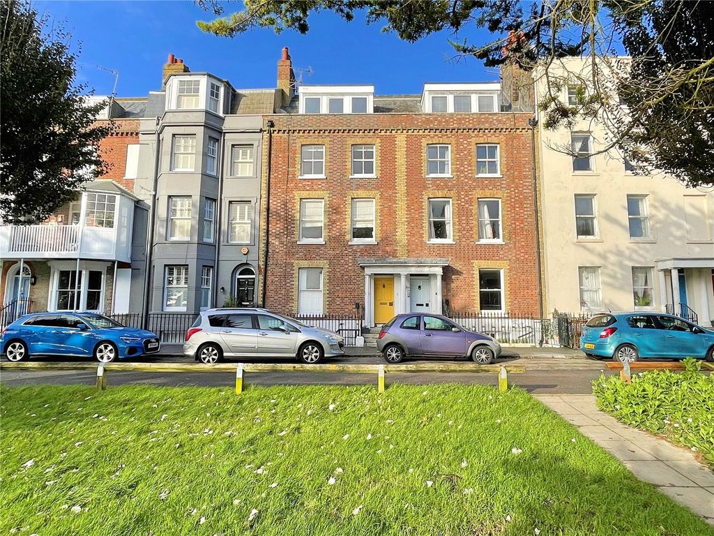 2 bed for sale in South Terrace, Littlehampton, West Sussex