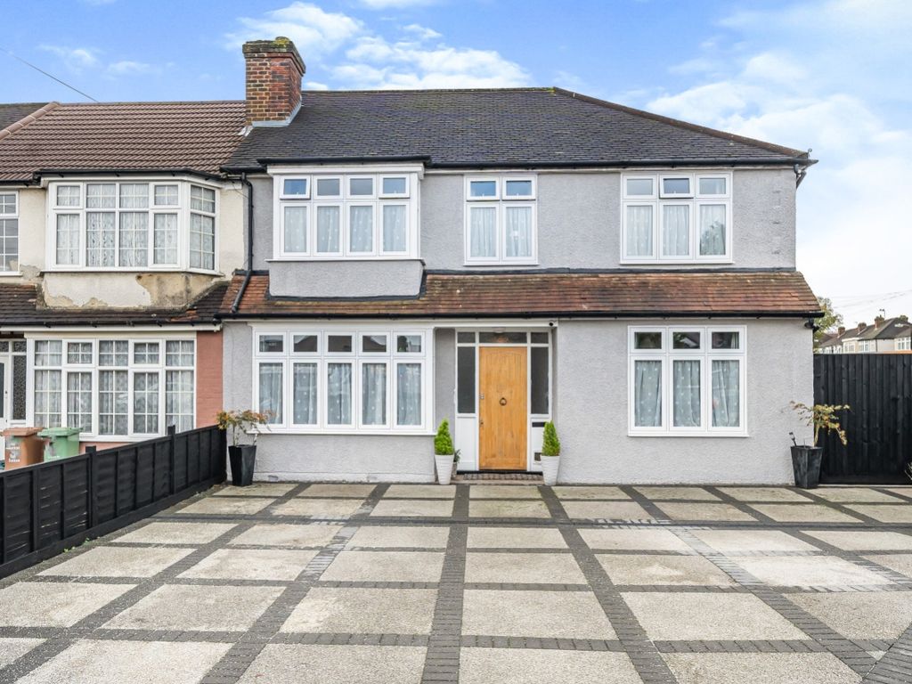 4 bed end terrace house for sale in St. Margarets Avenue, Cheam, Sutton