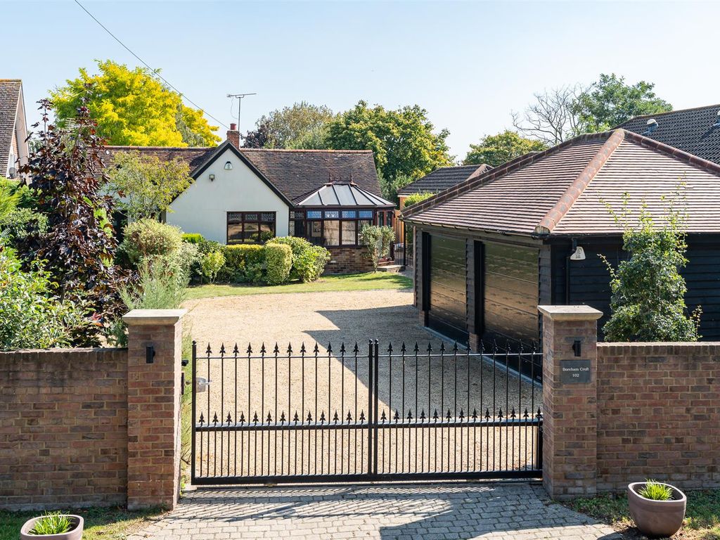 4 bed detached bungalow for sale in Plantation Road, Boreham