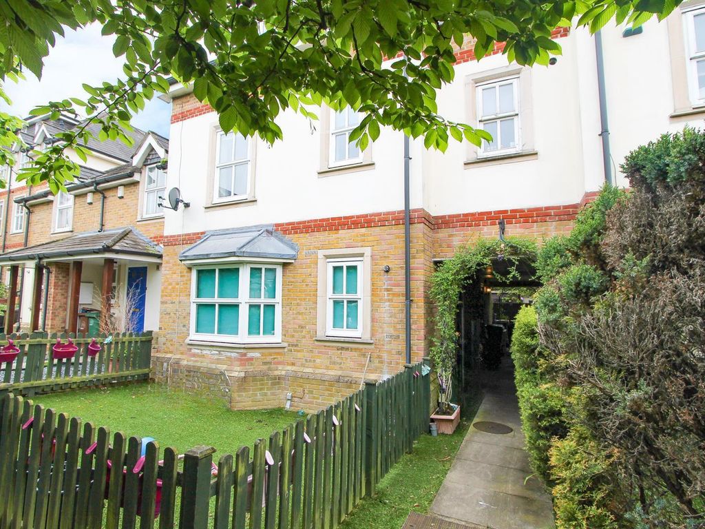 3 bed end terrace house for sale in Church Paddock Court, Wallington