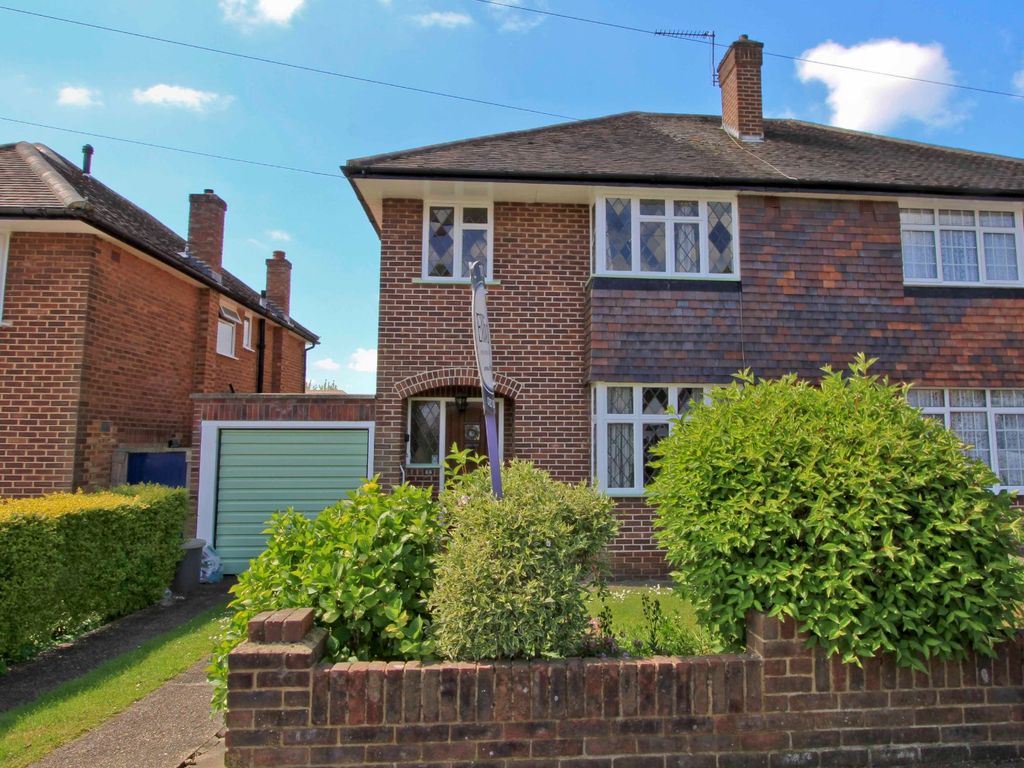3 bed semidetached house to rent in Campden Road, Ickenham, Uxbridge