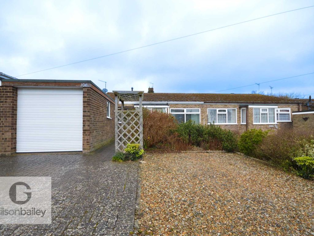 3 bed semidetached house for sale in St Laurence Avenue, Brundall NR13