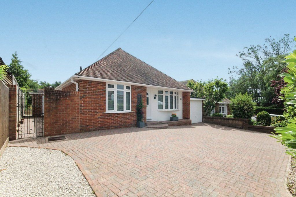 3 bed bungalow for sale in Chute Way, High Salvington, Worthing BN13, £