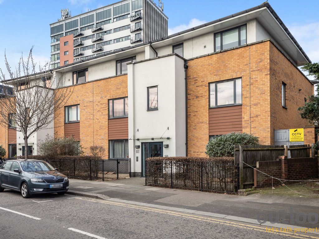 2 bed flat to rent in Parham Drive, Ilford IG2 Zoopla