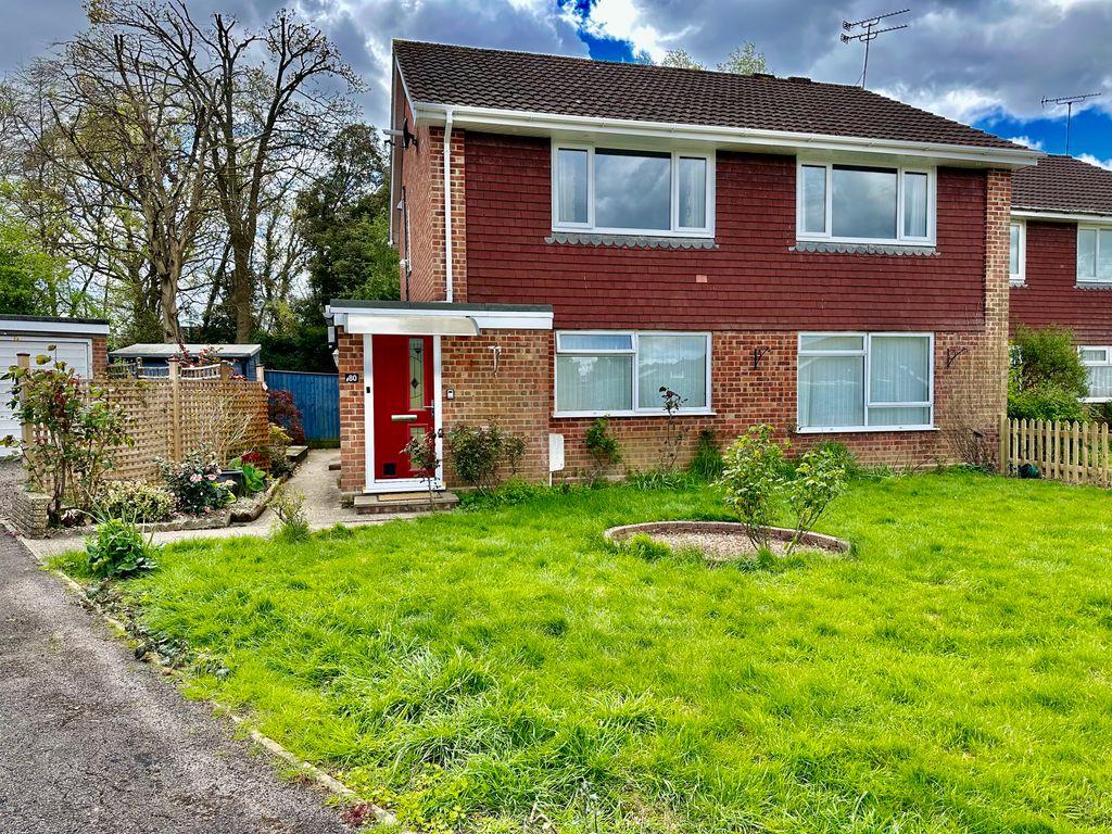 2 bed to rent in Hotspur Close, Hythe, Southampton SO45, £