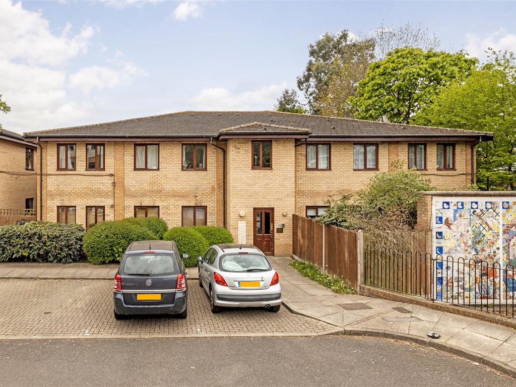 Cleeve Way, London SW15  