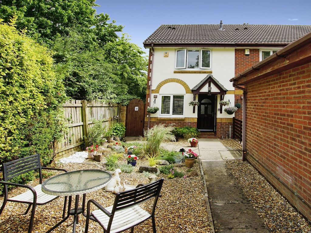 2 bed end terrace house for sale in Summers Mead, Yate, Bristol BS37, £