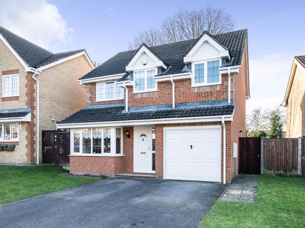 4 bed detached house for sale in Winton Chase, Andover SP10, £430,000