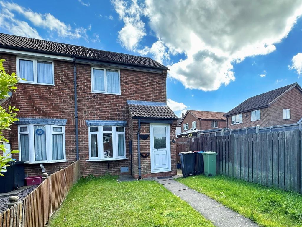 2 bed semidetached house for sale in Furzton, Milton